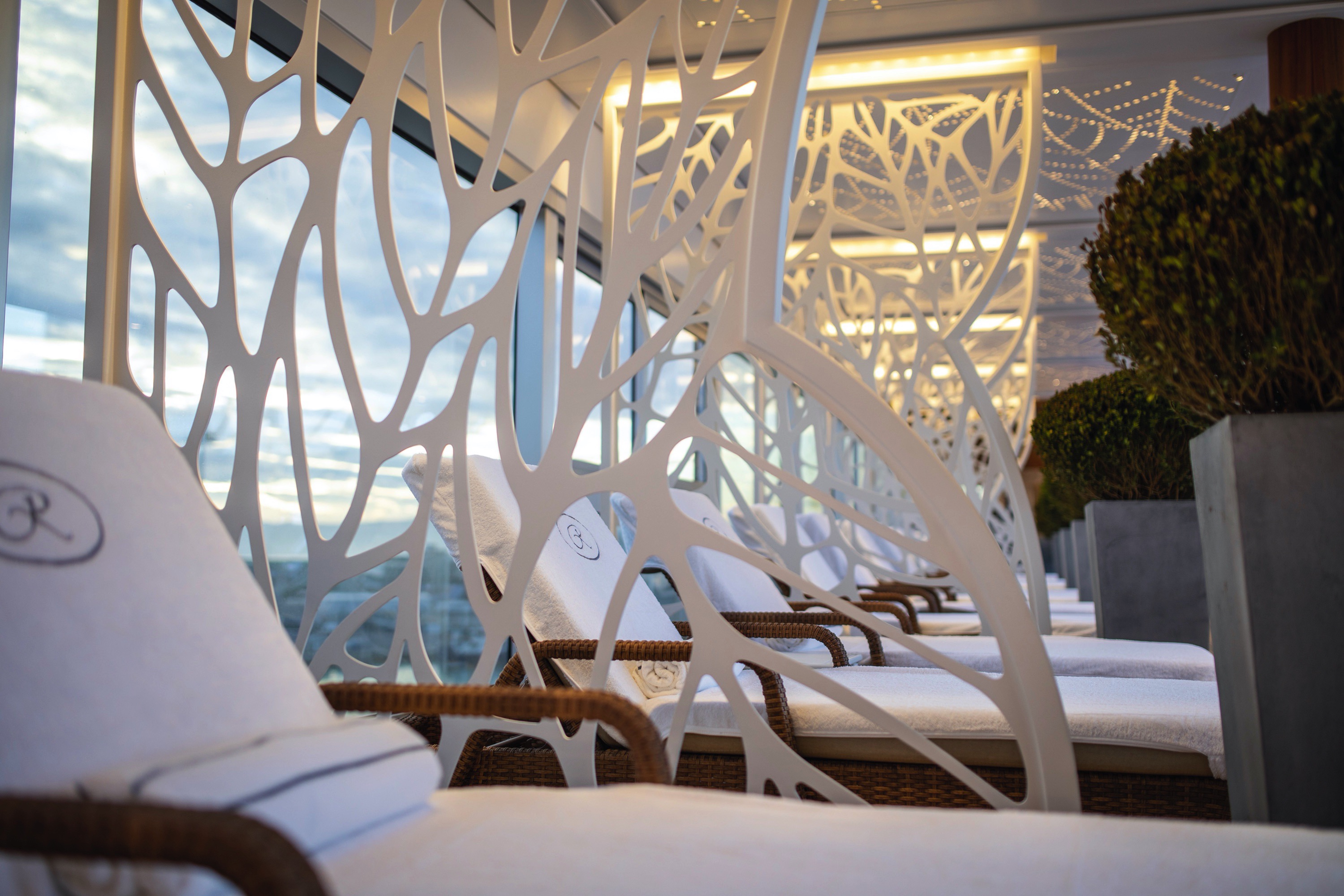 Seven Seas Splendor - Pool Deck 